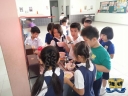 Ming20De20Zheng20Xiao20Xue20Sheng20Zai20Shi20Tang20De20Qing20Jing2013.jpg